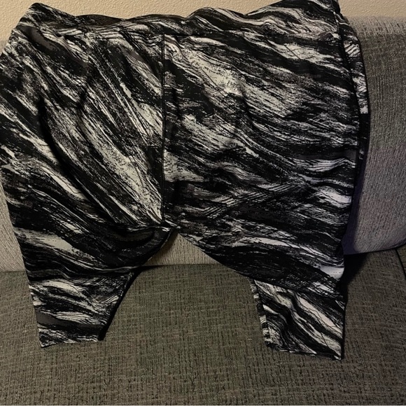 Crush Capris - Picture 2 of 4